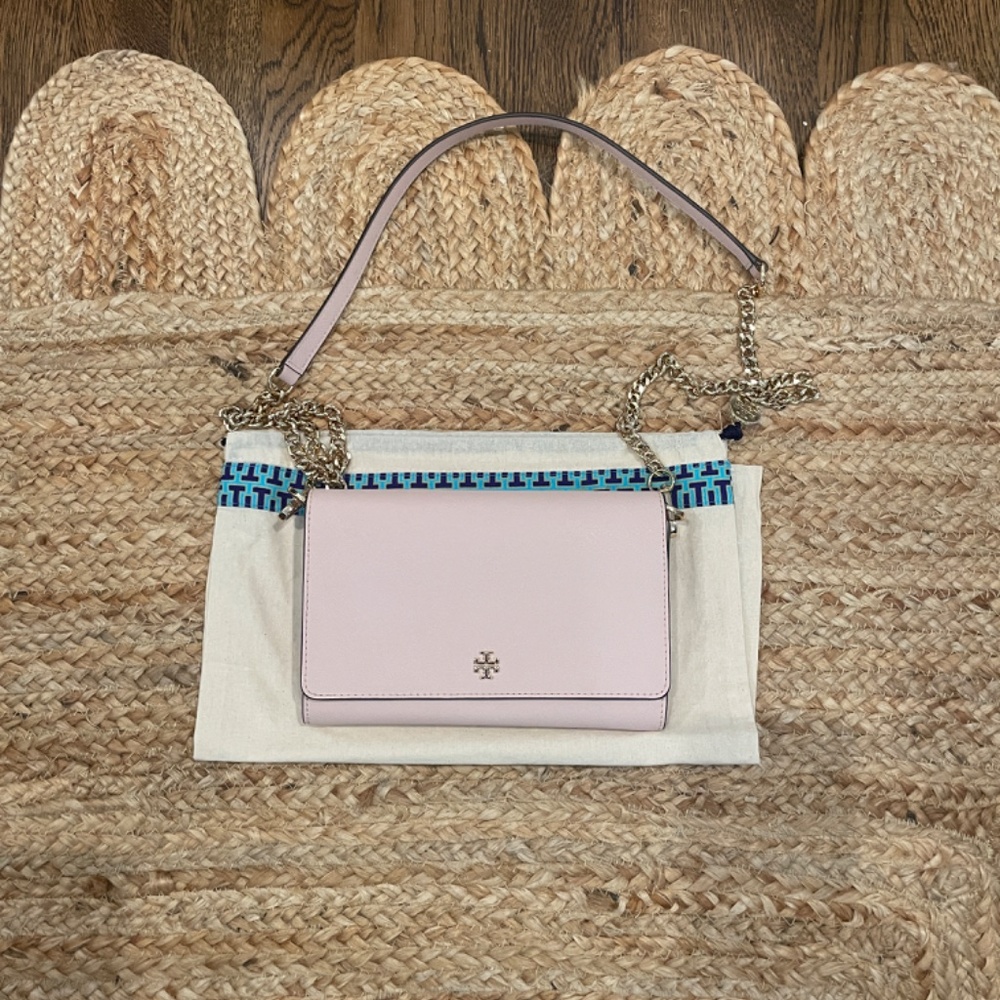 TORY BURCH *USED ONCE* Emerson Chain wallet crossbody in pink & gold hardware - Picture 12 of 12